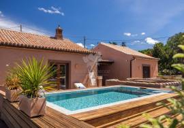 Totally renovated detached 3 bedroom quinta, in 2,760  m² plot. Santa Bárbara de Nexe.