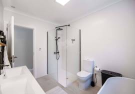 Totally renovated detached 3 bedroom quinta, in 2,760  m² plot. Santa Bárbara de Nexe.