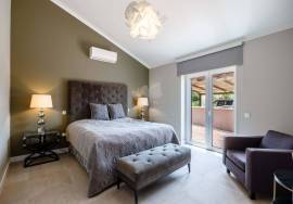 Totally renovated detached 3 bedroom quinta, in 2,760  m² plot. Santa Bárbara de Nexe.