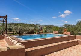 Totally renovated detached 3 bedroom quinta, in 2,760  m² plot. Santa Bárbara de Nexe.