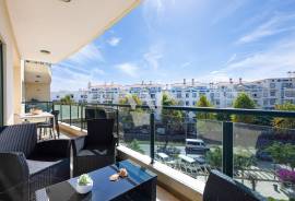 3 Bedroom Apartment with Pool and Large Balconies in Quarteira