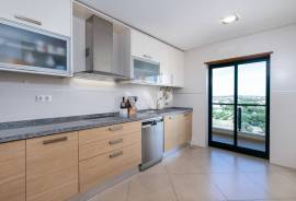 3 Bedroom Apartment with Pool and Large Balconies in Quarteira