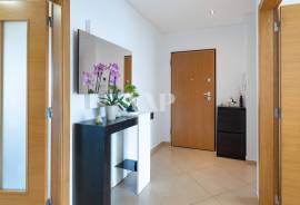 3 Bedroom Apartment with Pool and Large Balconies in Quarteira