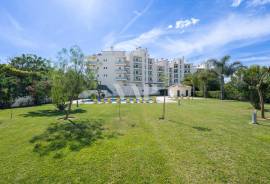 3 Bedroom Apartment with Pool and Large Balconies in Quarteira