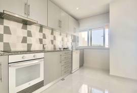 2 bedroom apartment for sale in Quarteira, fully renovated and modern