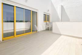 2 bedroom apartment for sale in Quarteira, fully renovated and modern