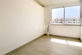 2 bedroom apartment for sale in Quarteira, fully renovated and modern