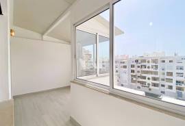 2 bedroom apartment for sale in Quarteira, fully renovated and modern