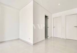 2 bedroom apartment for sale in Quarteira, fully renovated and modern