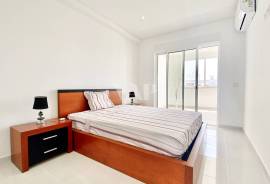 2 bedroom apartment for sale in Quarteira, fully renovated and modern