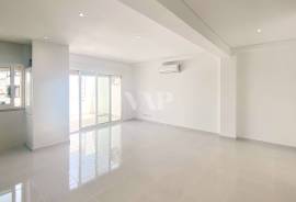 2 bedroom apartment for sale in Quarteira, fully renovated and modern