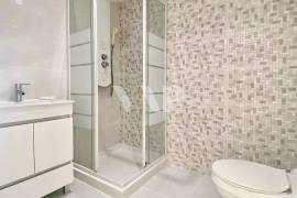 2 bedroom apartment for sale in Quarteira, fully renovated and modern