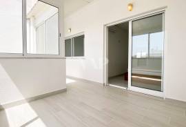 2 bedroom apartment for sale in Quarteira, fully renovated and modern