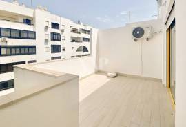 2 bedroom apartment for sale in Quarteira, fully renovated and modern