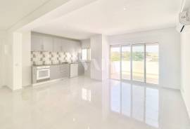 2 bedroom apartment for sale in Quarteira, fully renovated and modern