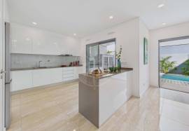 Tavira Centre Contemporary 3 bed Villa with Private Pool & Garden