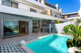 Tavira Centre Contemporary 3 bed Villa with Private Pool & Garden