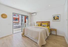 Tavira Centre Contemporary 3 bed Villa with Private Pool & Garden
