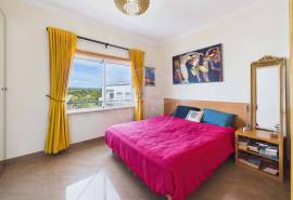 Large 1 bed Tavira apartment with balcony & parking