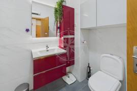Large 1 bed Tavira apartment with balcony & parking