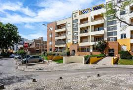 Large 1 bed Tavira apartment with balcony & parking