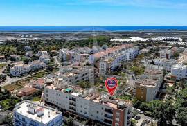 Large 1 bed Tavira apartment with balcony & parking