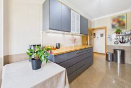 Large 1 bed Tavira apartment with balcony & parking