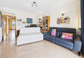 Large 1 bed Tavira apartment with balcony & parking
