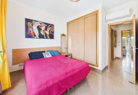 Large 1 bed Tavira apartment with balcony & parking