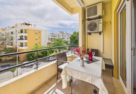Large 1 bed Tavira apartment with balcony & parking