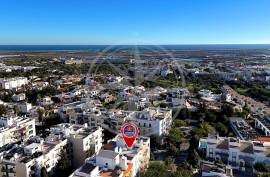 Tavira 2 bedroom top floor apartment with open sea & country views