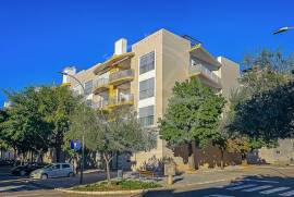 Tavira 2 bedroom top floor apartment with open sea & country views