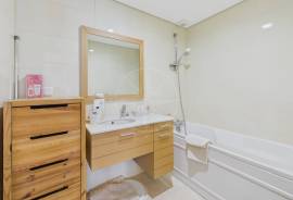 Tavira 2 bedroom top floor apartment with open sea & country views