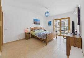 Tavira 2 bedroom top floor apartment with open sea & country views