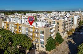 Tavira 2 bedroom top floor apartment with open sea & country views