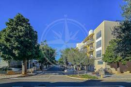 Tavira 2 bedroom top floor apartment with open sea & country views
