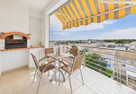 Tavira 2 bedroom top floor apartment with open sea & country views