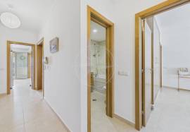 Tavira 2 bedroom top floor apartment with open sea & country views