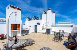 Tavira centre 2 bedroom apartment with large terraces and private plunge pool