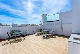 Tavira centre 2 bedroom apartment with large terraces and private plunge pool