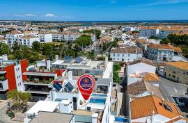 Tavira centre 2 bedroom apartment with large terraces and private plunge pool