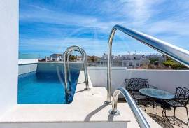 Tavira centre 2 bedroom apartment with large terraces and private plunge pool