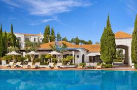 Elegant 2 Bedroom Apartment in the Prestigious Pine Cliffs Resort Algarve