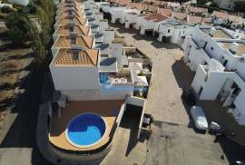 3+2 bedroom semi-detached house with pool and garage located in Vilamoura 3+2 bedroom semi-detached house with pool and garage located in Vilamoura