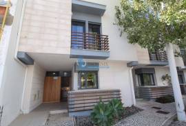 3+2 bedroom semi-detached house with pool and garage located in Vilamoura 3+2 bedroom semi-detached house with pool and garage located in Vilamoura