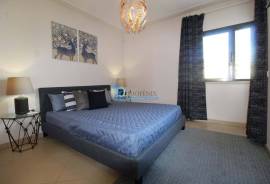 3+2 bedroom semi-detached house with pool and garage located in Vilamoura 3+2 bedroom semi-detached house with pool and garage located in Vilamoura