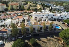 3+2 bedroom semi-detached house with pool and garage located in Vilamoura 3+2 bedroom semi-detached house with pool and garage located in Vilamoura