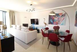 3+2 bedroom semi-detached house with pool and garage located in Vilamoura