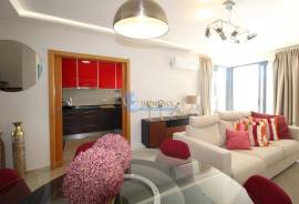 3+2 bedroom semi-detached house with pool and garage located in Vilamoura 3+2 bedroom semi-detached house with pool and garage located in Vilamoura