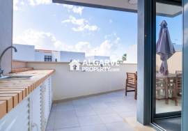 3+2 bedroom villa in a condominium with pool and garage in Vilamoura, Algarve